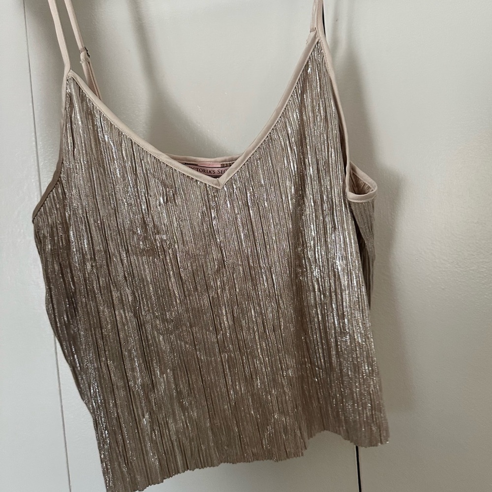 VS shiny pleated cami top